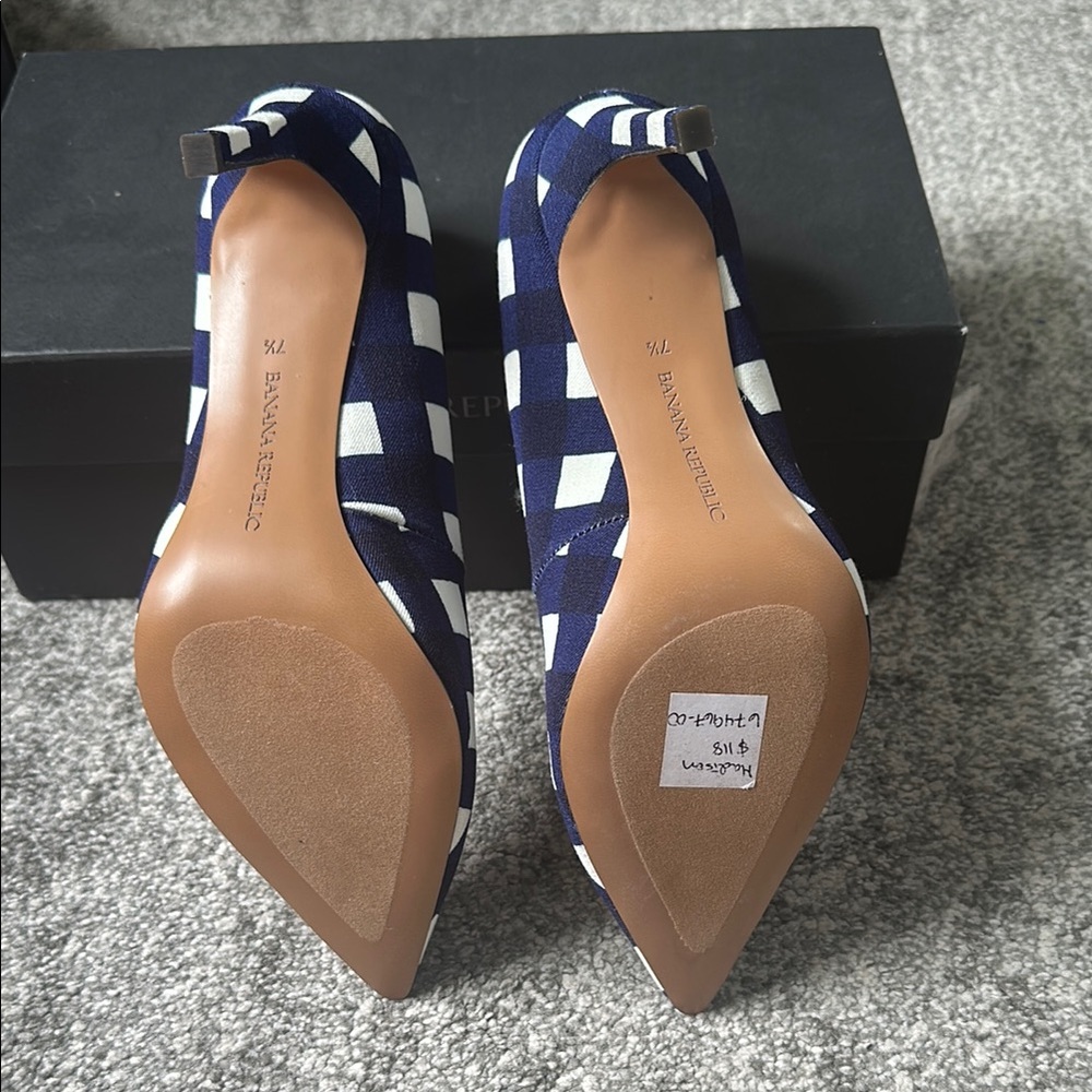 Navy and White Checkered Heels - Picture 4 of 4